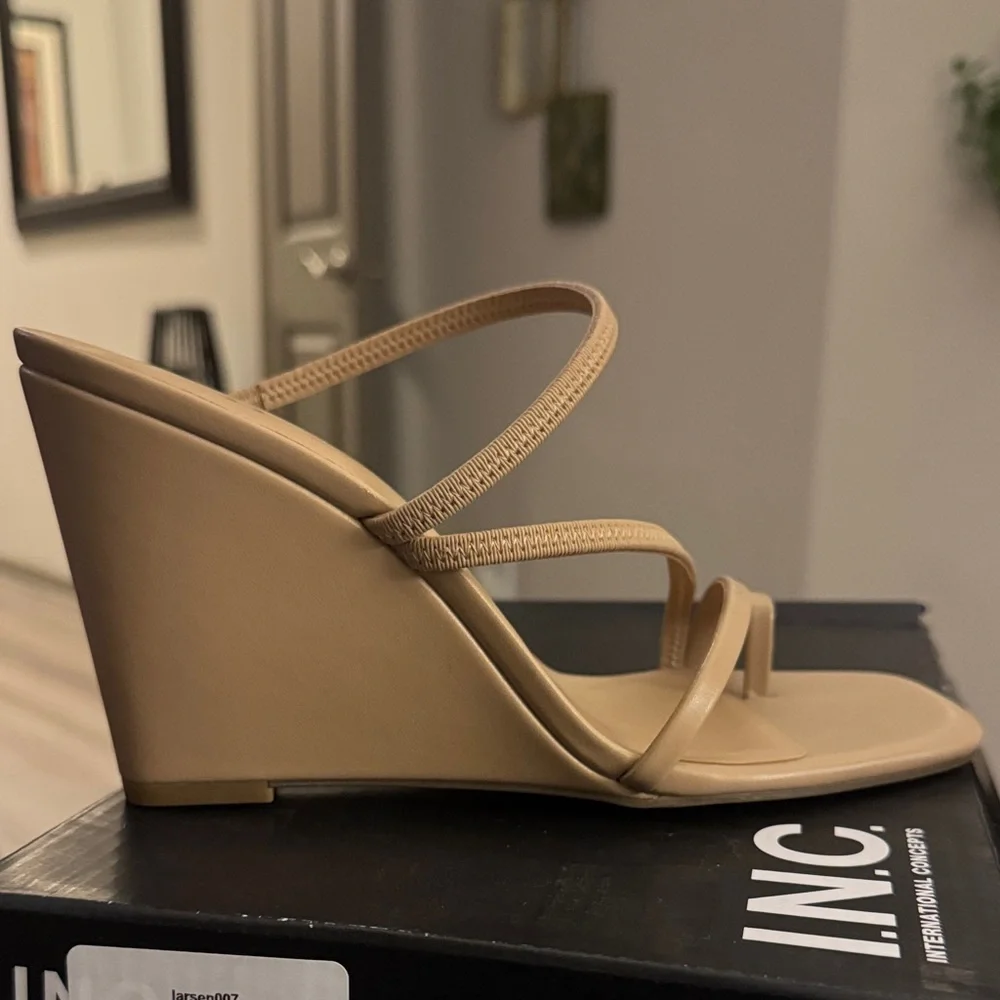 INC International Concepts 🌺Women's Beige Wedge Sandals BRAND NEW IN BOX SIZE 🌺